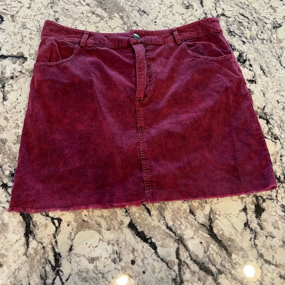 Corduroy red skirt with pockets